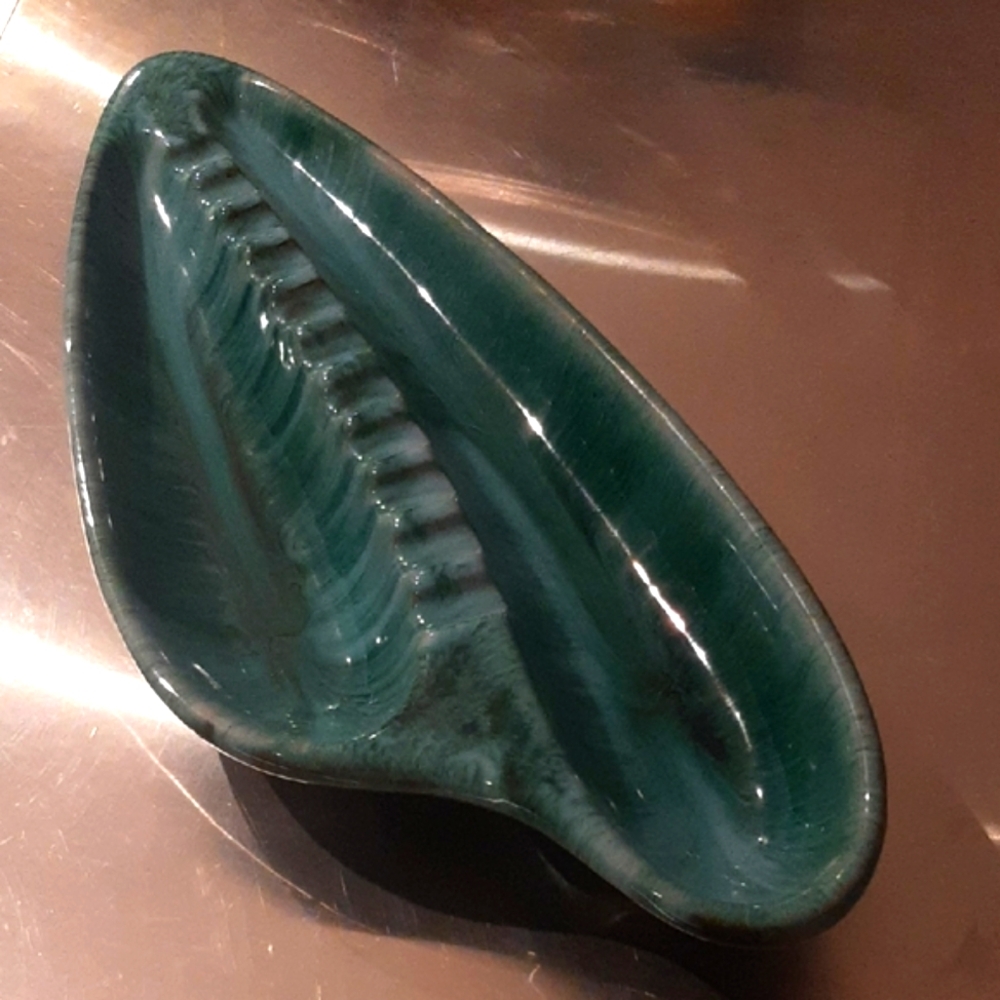 Vintage Blue💙Mountain Pottery Green Ceramic  Size Large 17" Long - Picture 5 of 5